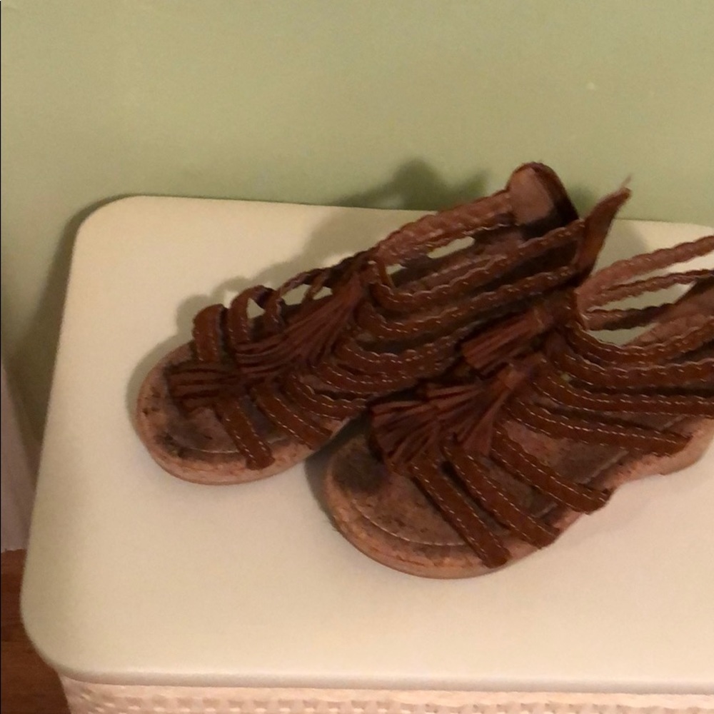 Kid’s brown wedge sandals